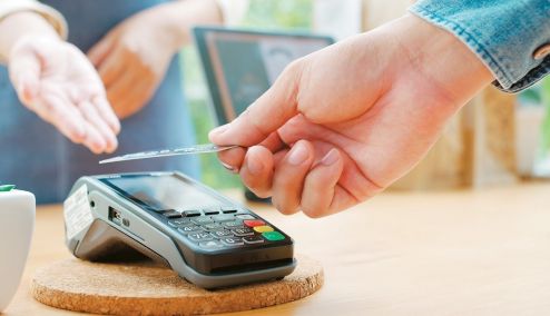 POS: Σε ποια επαγγέλματα είναι υποχρεωτικά – Ποιους αφορά
